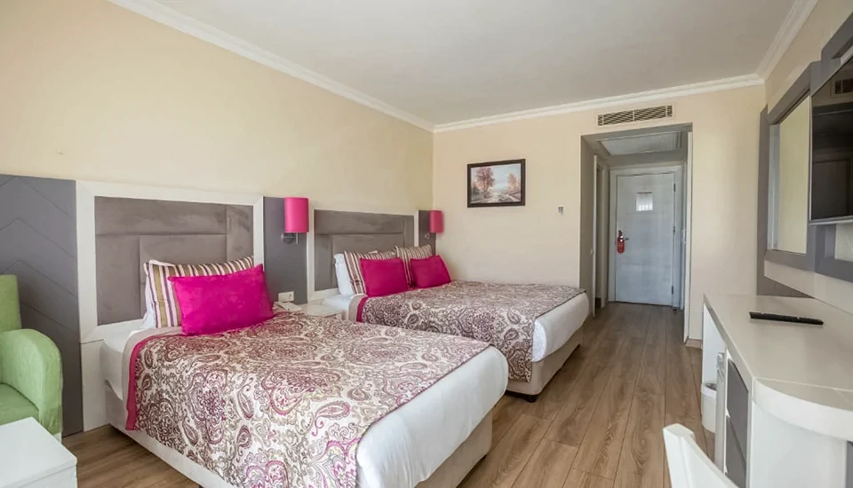 هتل اورنج کانتی بلک آنتالیا